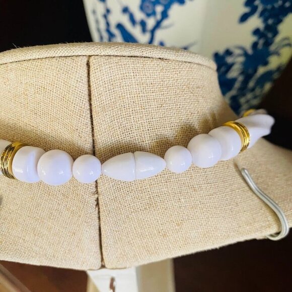Vintage White Lucite Gold Beaded Twist Choker Necklace - Picture 3 of 3